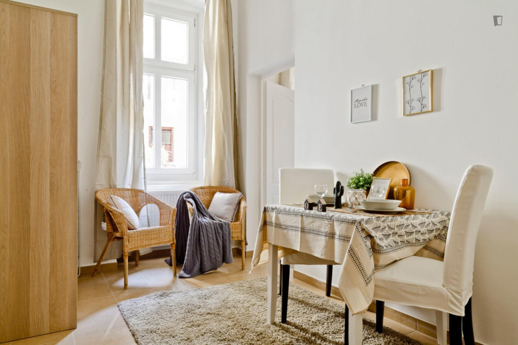 Very neat 1 bedroom apartment near Rákóczi tér metro - Budapest - chambre - ImmoJeune