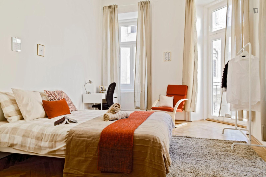 Lovely double bedroom near Rákóczi tér metro - Budapest - chambre - ImmoJeune