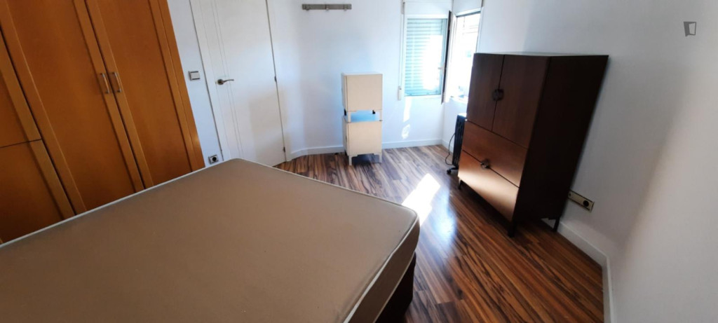 Comfortable double ensuite bedroom in 3-bedroom attic with terrace - Valence - chambre - ImmoJeune
