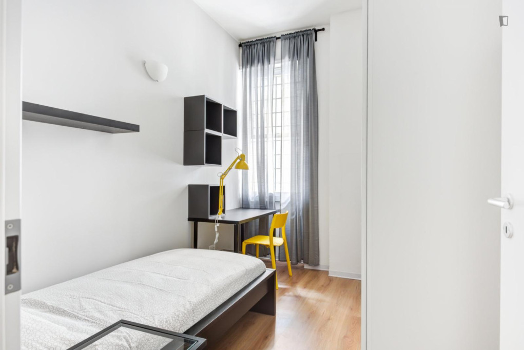 Modern single bedroom in 5-bedroom apartment in Washington - Milan - chambre - ImmoJeune