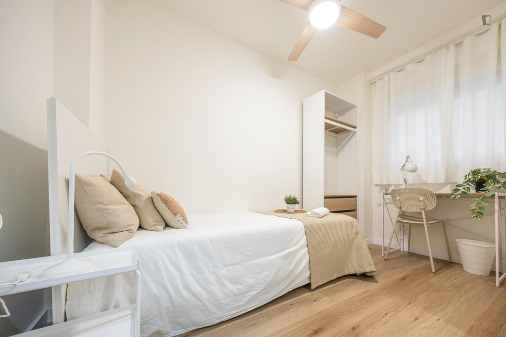 Very cool single bedroom in Mont-Olivet - Valence - chambre - ImmoJeune