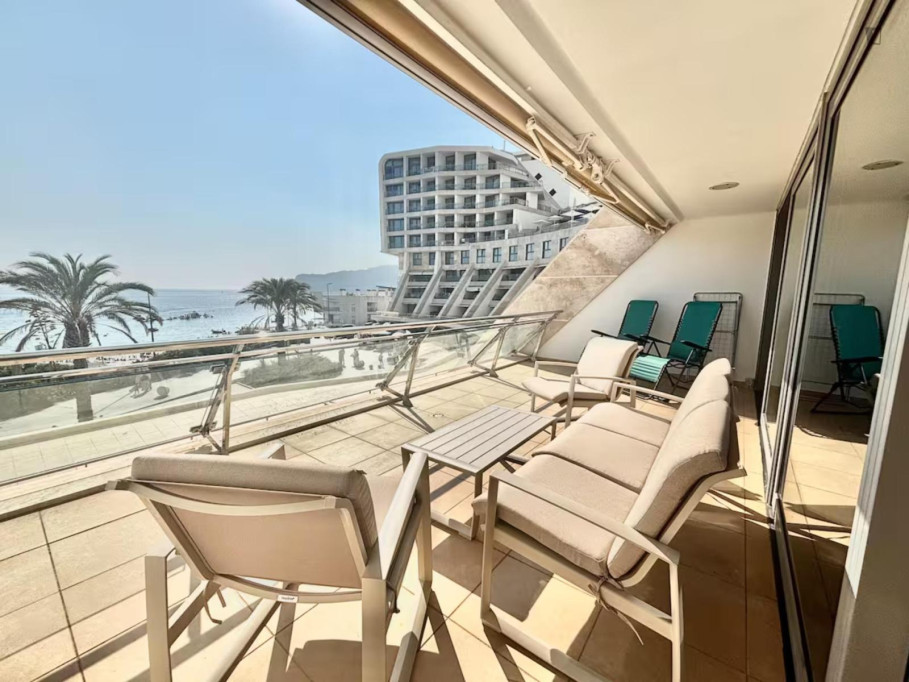 Brilliant 3 Bedroom Apartment with a balcony & beach front - Setubal - chambre - ImmoJeune