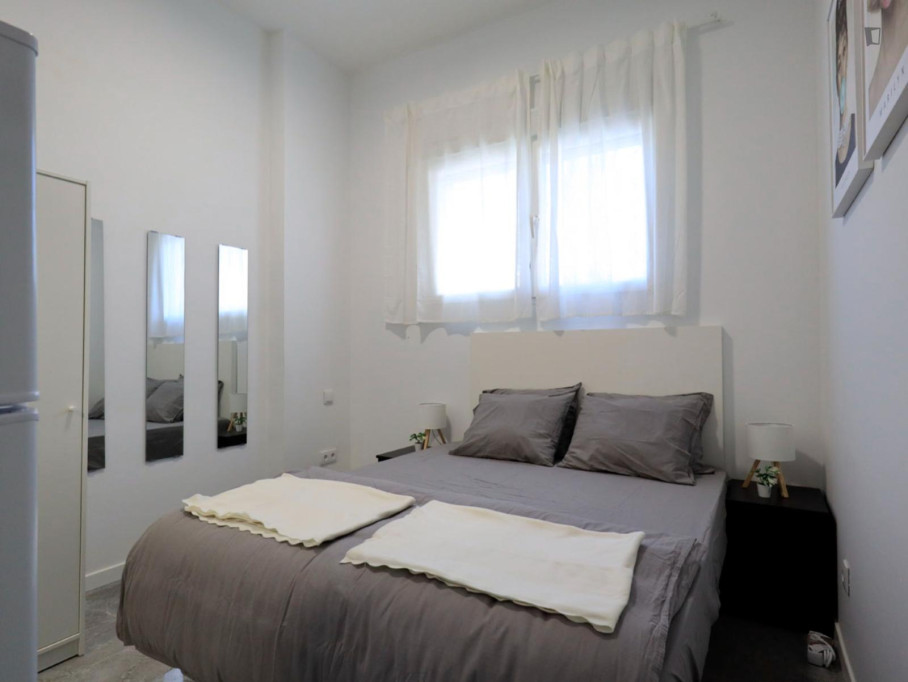 Cool double ensuite bedroom in the San Blas district - Madrid - chambre - ImmoJeune