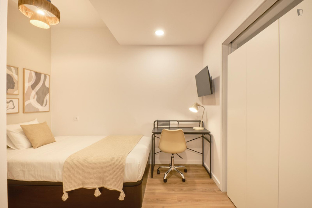 Comfy double bedroom near Parque Eduardo VII - Lisbonne - chambre - ImmoJeune