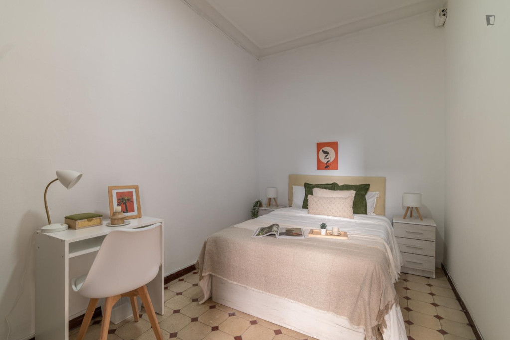 Inviting double bedroom near the Rocafort metro - Barcelone - chambre - ImmoJeune