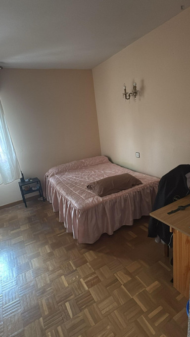 Large Room with private bathroom close to the úniversity - Madrid - chambre - ImmoJeune