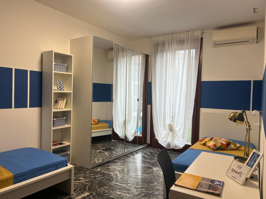 Bed in a welcoming shared twin bedroom, near Università Bocconi - Milan - chambre - ImmoJeune