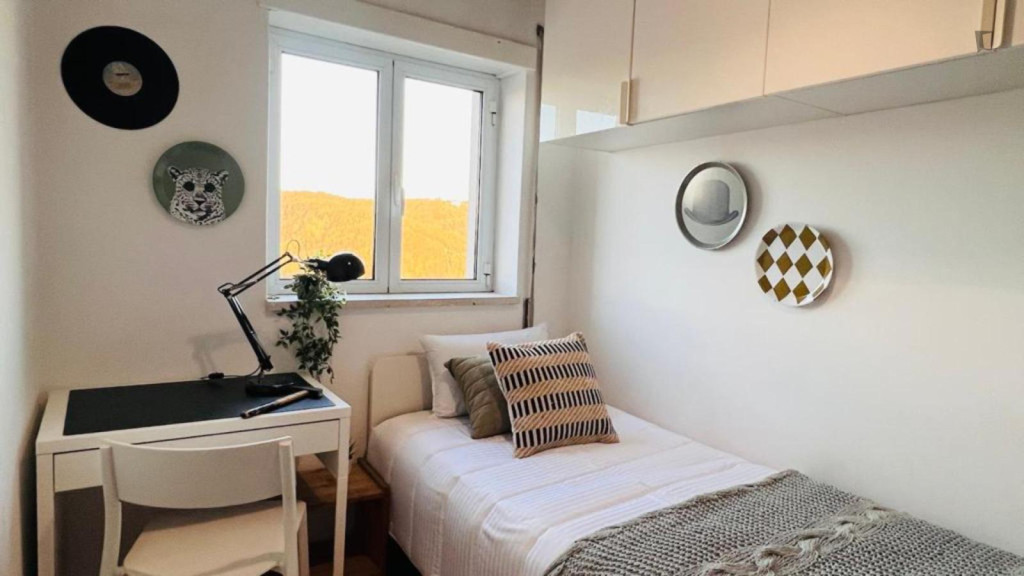 Comfy bedroom not too far from FEUC - Coimbra - chambre - ImmoJeune