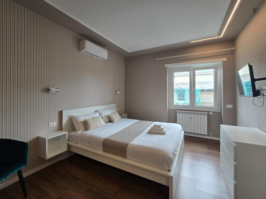 Luxury Room with private en-suite Bath in high-floor serviced apartment! - Rome - chambre - ImmoJeune