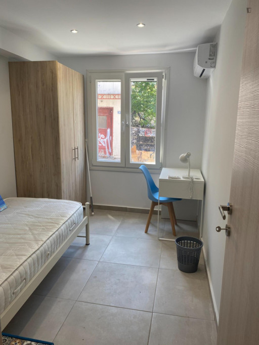 Snug single bedroom near Pasha’s Gardens - Thessaloniki - chambre - ImmoJeune