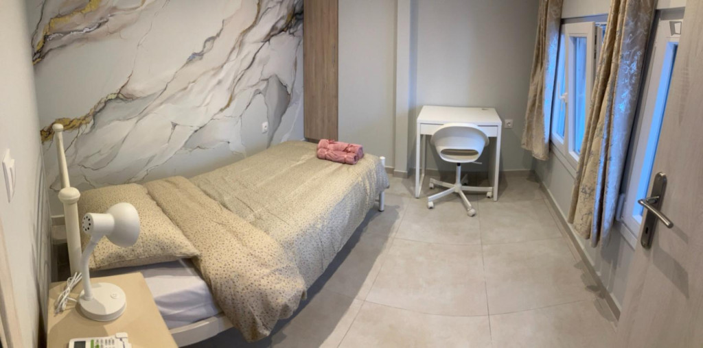 Snug single bedroom near Pasha’s Gardens - Thessaloniki - chambre - ImmoJeune