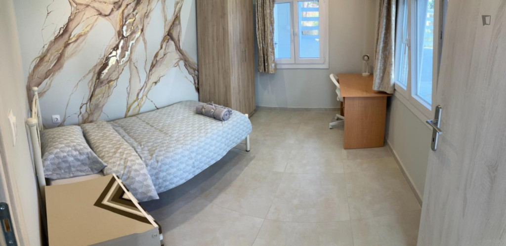 Interesting single bedroom near Pasha’s Gardens - Thessaloniki - chambre - ImmoJeune