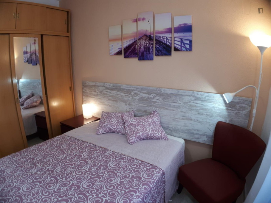 Comfortable double bedroom in females only apartment well connected to the city center - Madrid - chambre - ImmoJeune