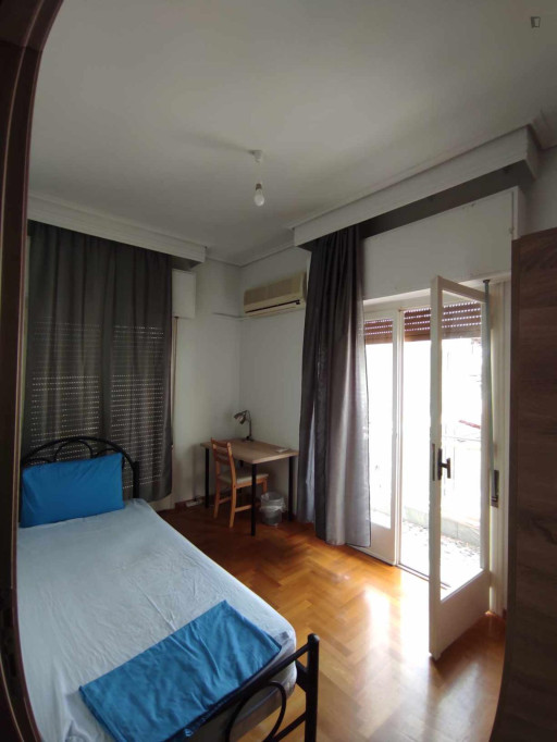 Pleasant single bedroom with a balcony, in Nea Ionia - Volos - chambre - ImmoJeune