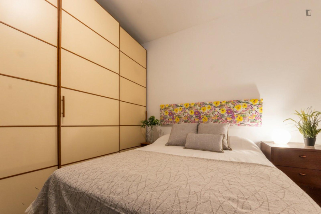 Double bedroom, with private bathroom, in 7-bedroom apartment - Barcelone - chambre - ImmoJeune