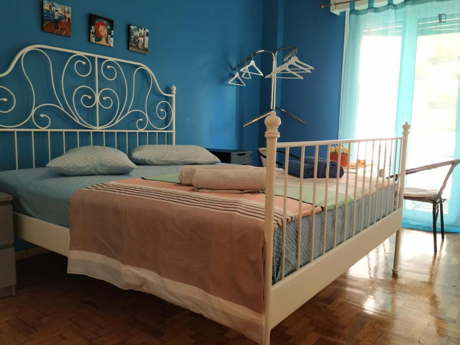 Very cosy double bedroom, with a balcony, in Plateia - Athens - chambre - ImmoJeune