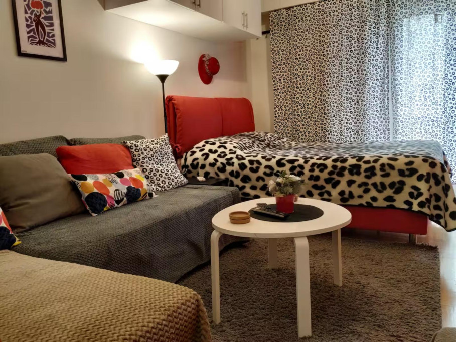 Excellent double bedroom with a balcony, near the National Archaeological Museum - Athens - chambre - ImmoJeune