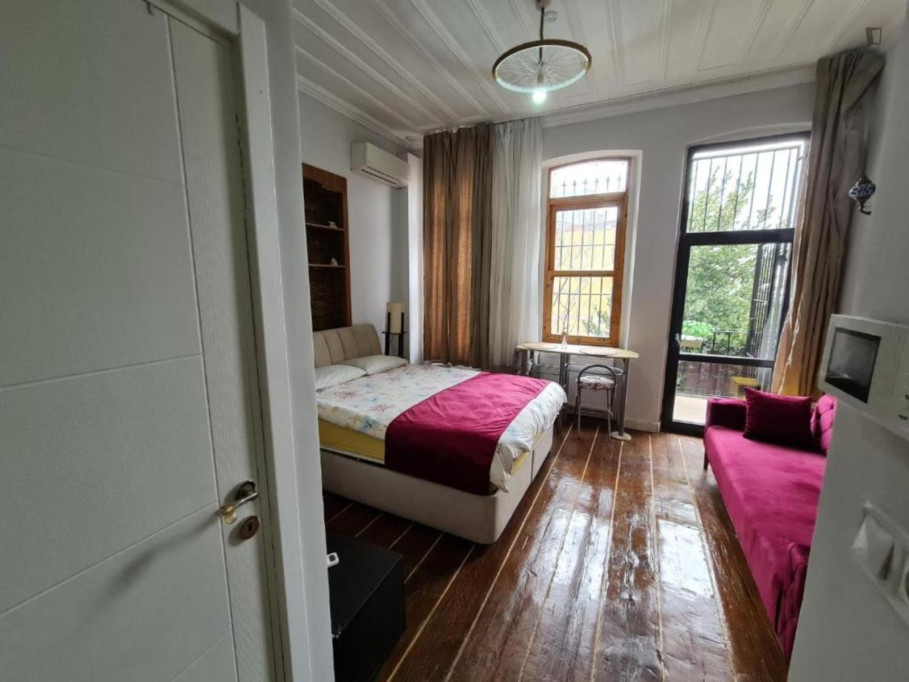 Balcony Studio 3 Min Walk to Istiklal - Istanbul - chambre - ImmoJeune