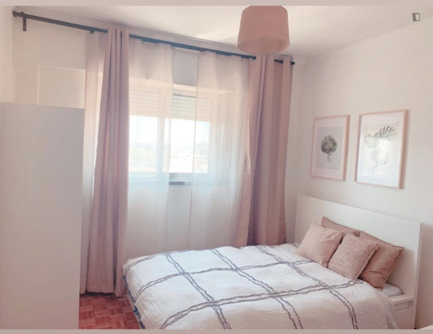Bright Furnished Room near Metro - Ideal for Erasmus Students - Lisbonne - chambre - ImmoJeune