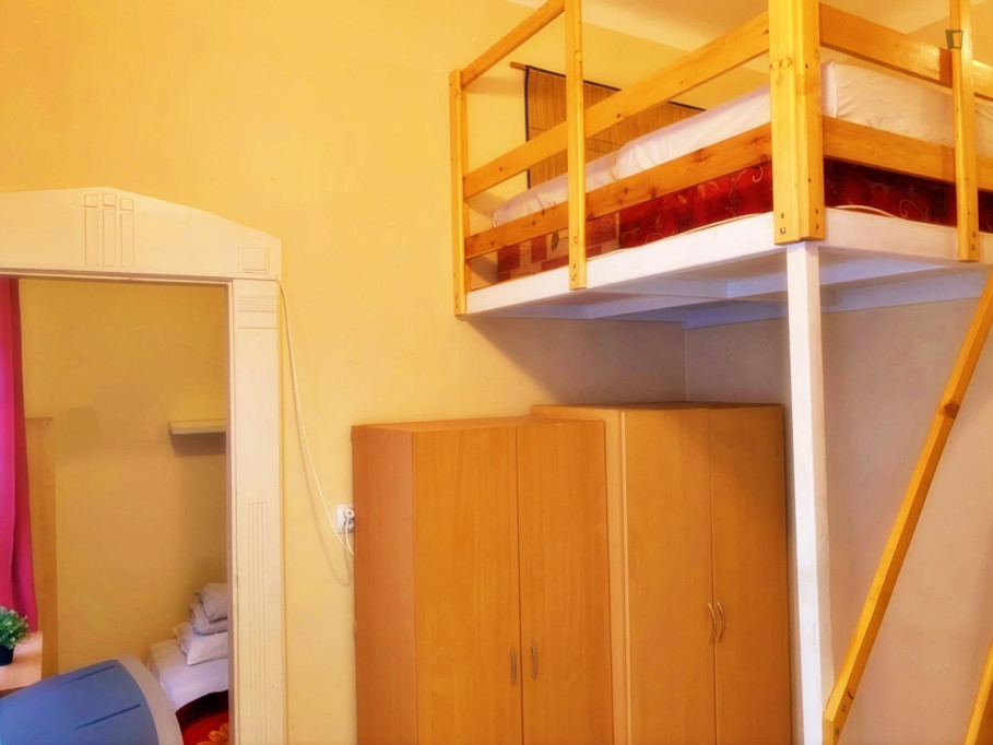 Bed in a comfy twin bedroom, in Ferencváros - Budapest - chambre - ImmoJeune