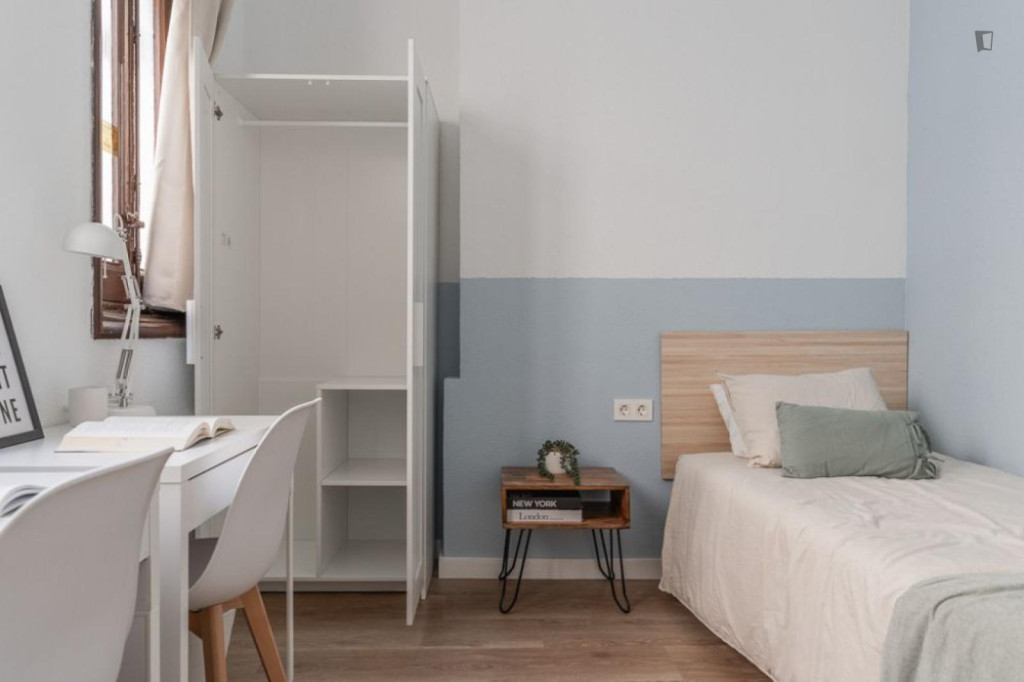 Bed in a comfy twin bedroom, near the Callao metro - Madrid - chambre - ImmoJeune