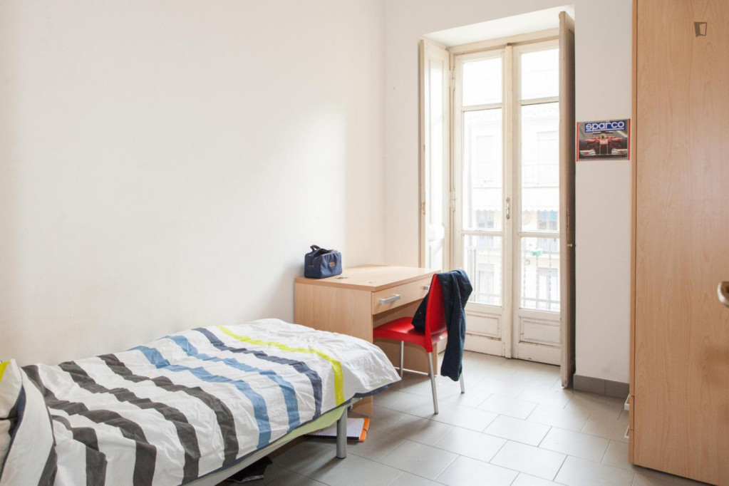 Single bedroom in a 5-bedroom flat in San Salvario - Turin - chambre - ImmoJeune