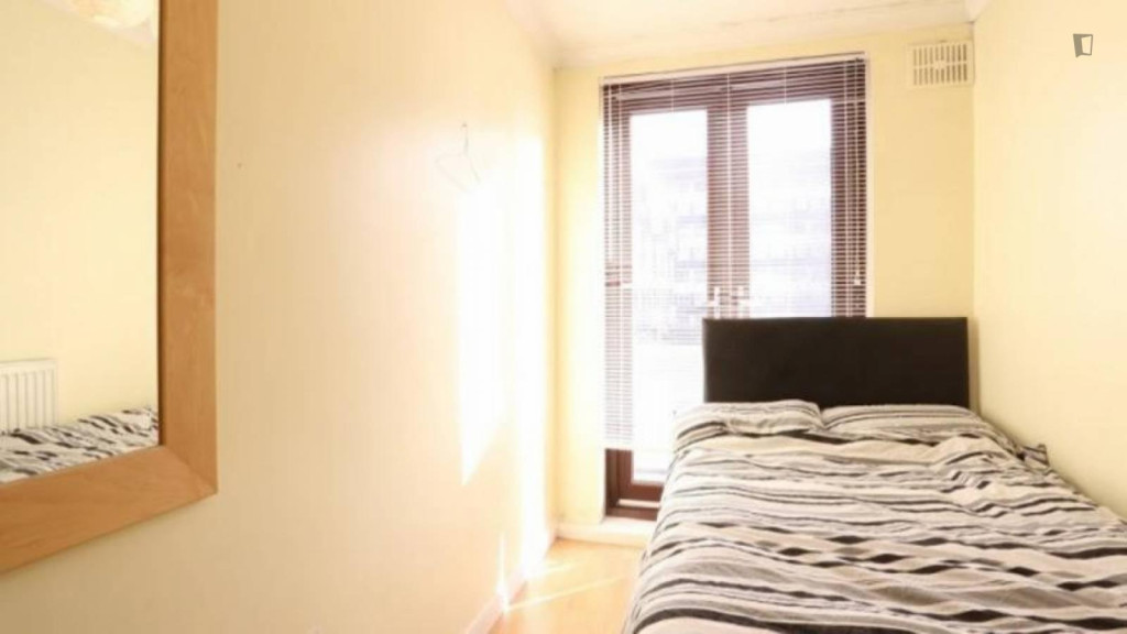 Bright double bedroom in Bow - London - chambre - ImmoJeune