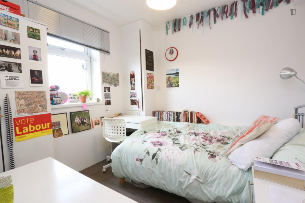 Comfy double bedroom near the Queens Road Peckham train station - London - chambre - ImmoJeune
