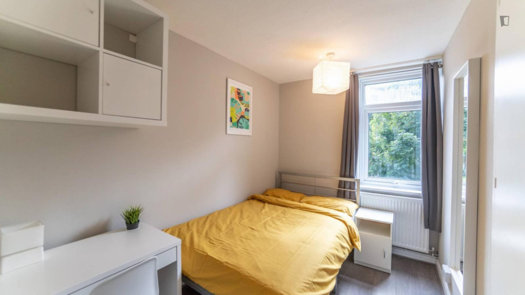 Snug double bedroom close to Westferry DLR station - London - chambre - ImmoJeune