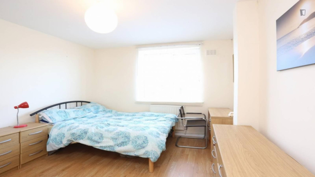 Snug double bedroom in Bow - London - chambre - ImmoJeune