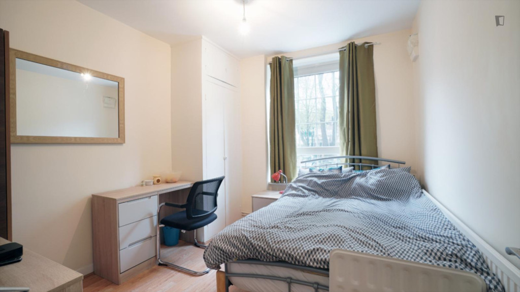 Homely double bedroom near Westferry DLR station - London - chambre - ImmoJeune