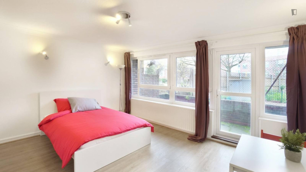 Bright double bedroom ion Poplar - London - chambre - ImmoJeune