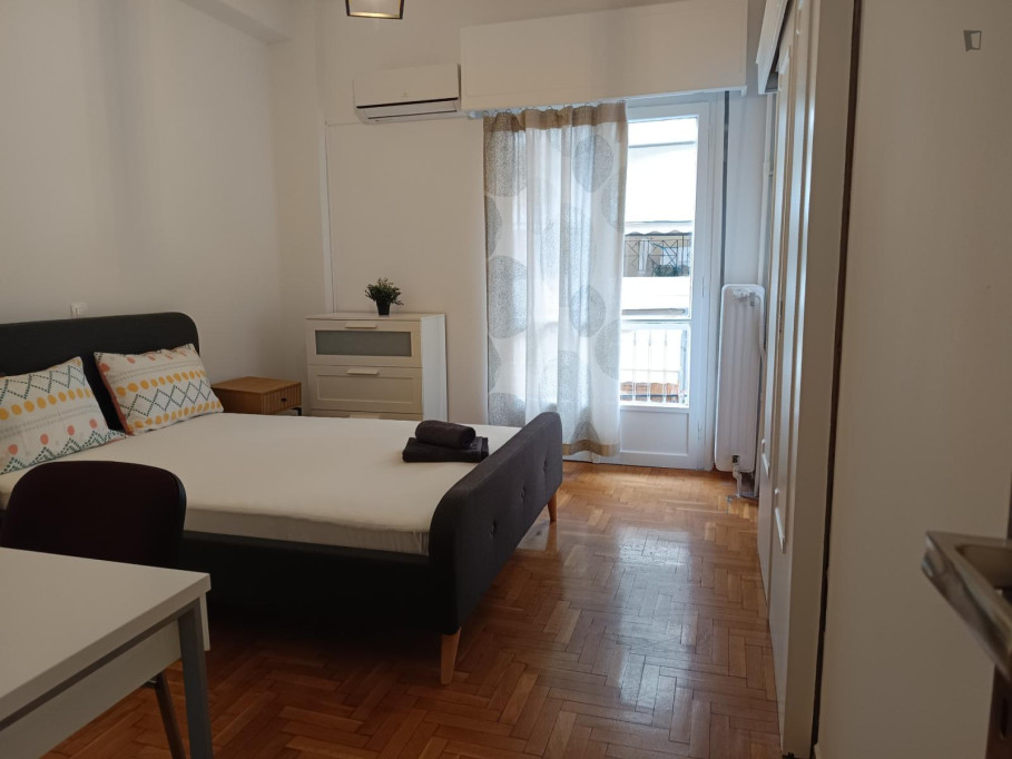 Appealing double bedroom near the Athens National Garden - Athens - chambre - ImmoJeune