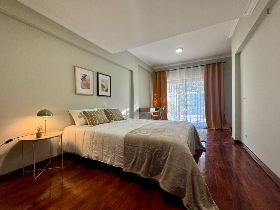 Luminous Double Bedroom with a balcony close to Coimbra Superior School of Education - Coimbra - chambre - ImmoJeune