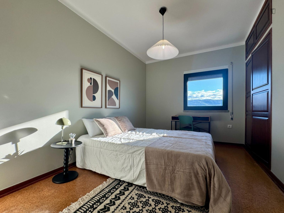 Stunning Double Bedroom close to Faculty of Economics, University of Coimbra - Coimbra - chambre - ImmoJeune