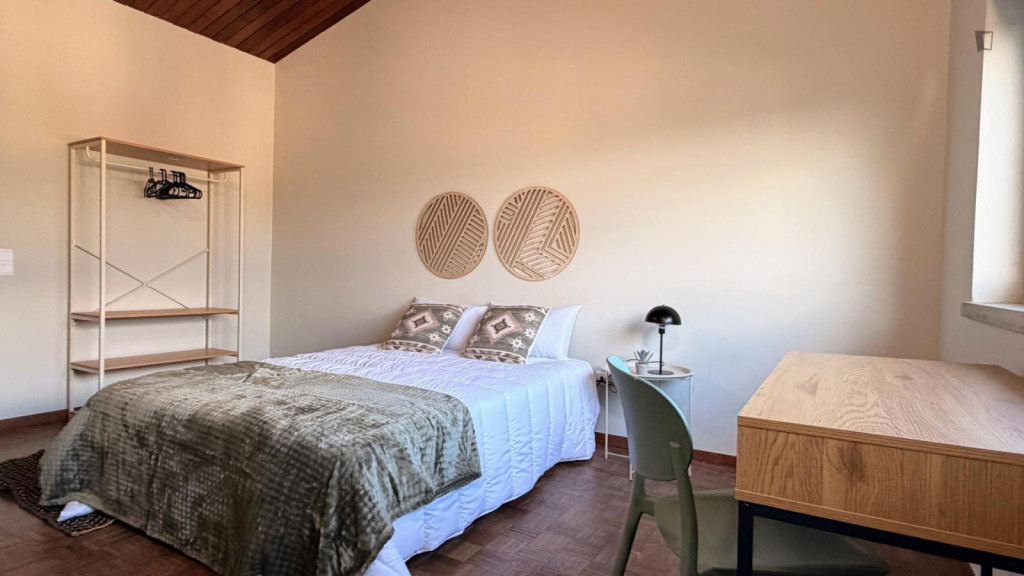 Profound Double Bedroom close to University of Coimbra - Coimbra - chambre - ImmoJeune