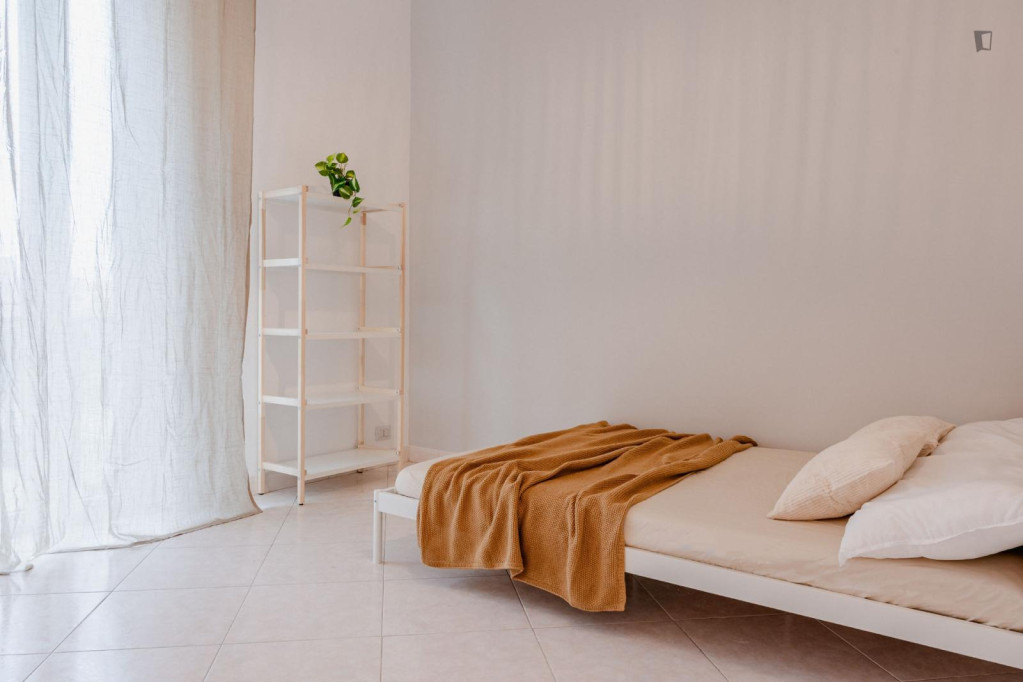 Charming single bedroom with a balcony, in Affori - Milan - chambre - ImmoJeune