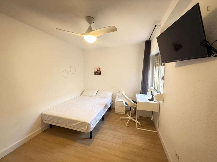 Lovely single bedroom in San Vicente del Raspeig - Alicante - chambre - ImmoJeune