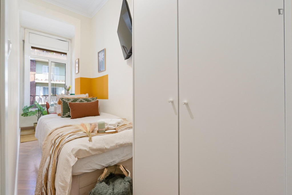 Inviting single bedroom in trendy L'Antiga Esquerra de l'Eixample - Barcelone - chambre - ImmoJeune