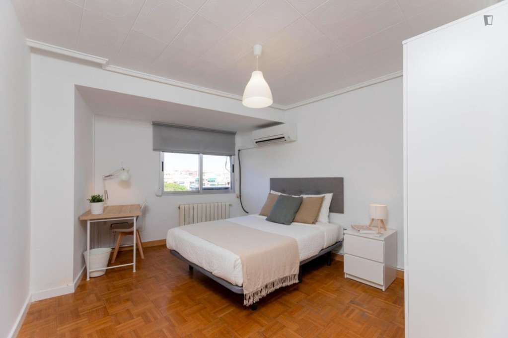 Inviting double bedroom in Sant Antoni - Valence - chambre - ImmoJeune