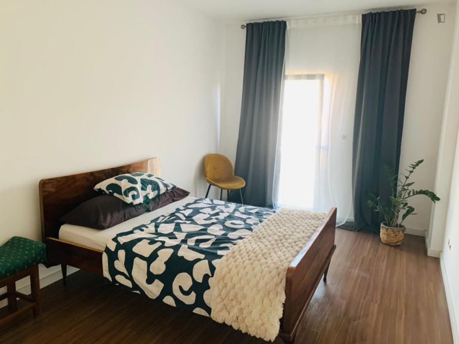 Luminous Double Bedroom close to National Forest - Setubal - chambre - ImmoJeune