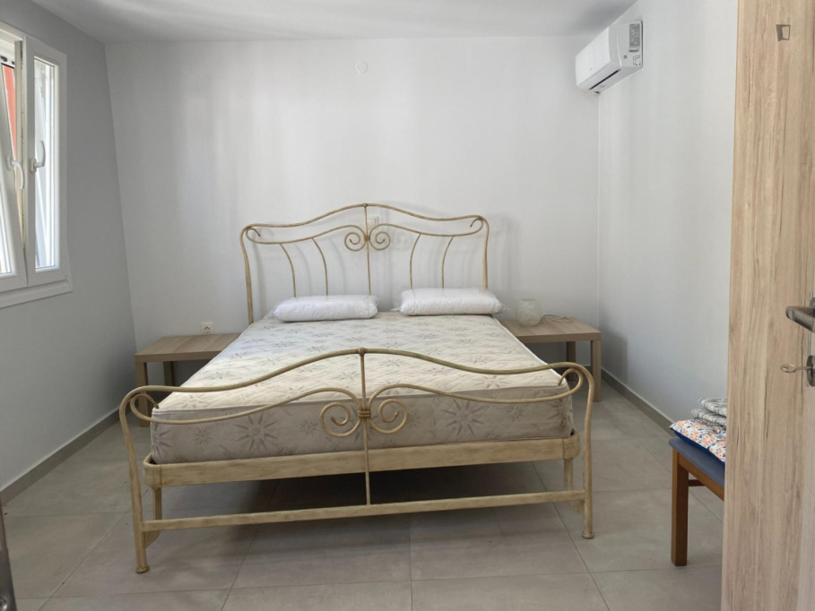 Nice double bedroom near Pasha’s Gardens - Thessaloniki - chambre - ImmoJeune