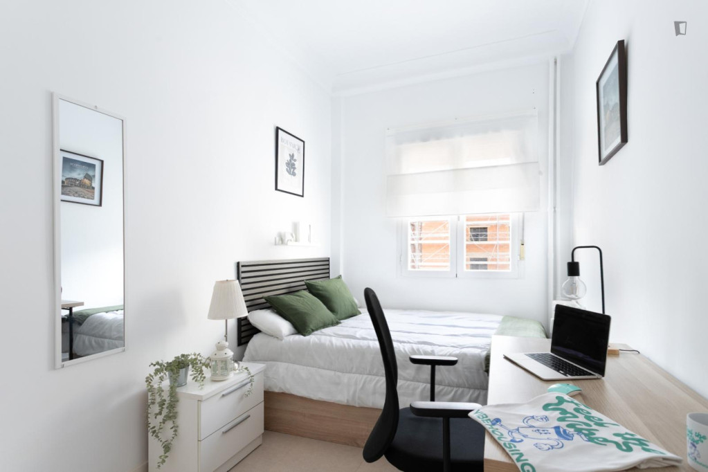 Nice double bedroom near Pacífico metro station - Madrid - chambre - ImmoJeune