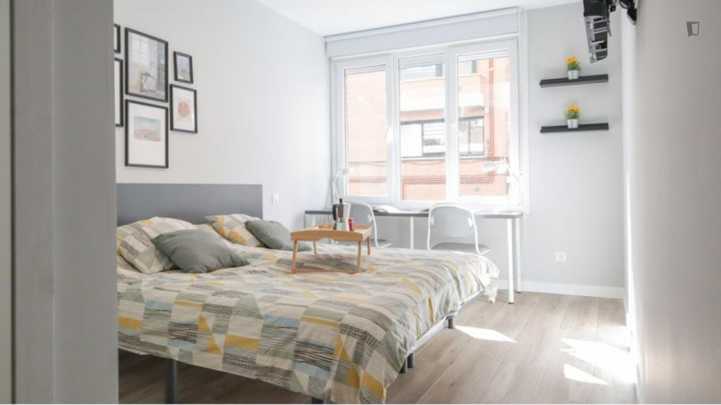 Interesting double ensuite bedroom in Bellas Vistas - Madrid - chambre - ImmoJeune