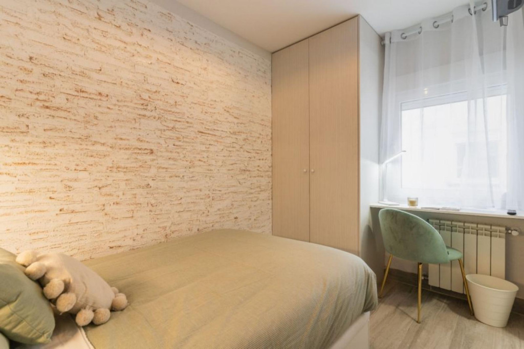 Inviting double ensuite bedroom in Valdeacederas - Madrid - chambre - ImmoJeune