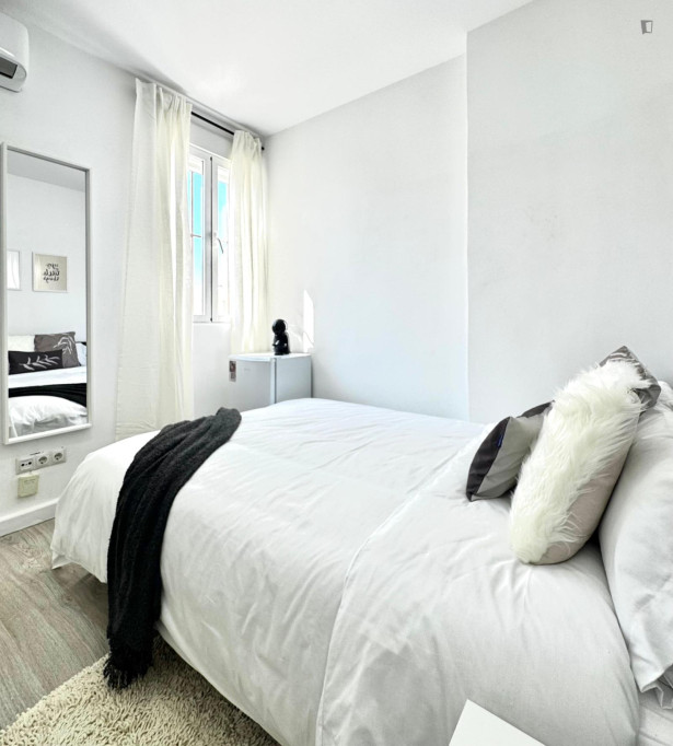 Modern double bedroom in Chamberí - Madrid - chambre - ImmoJeune