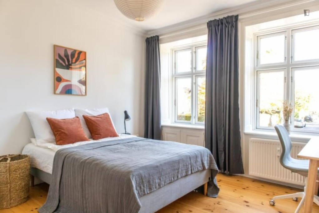Stylish single bedroom in shared flat in Århusgade Syd - Copenhagen - chambre - ImmoJeune