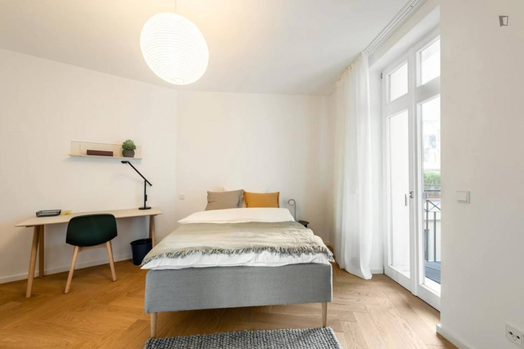 Stylish single bedroom with balcony in central Gärtnerplatzviertel - Munich - chambre - ImmoJeune