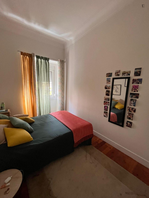 Pleasant bedroom in a 3-bedroom flat - Lisbonne - chambre - ImmoJeune