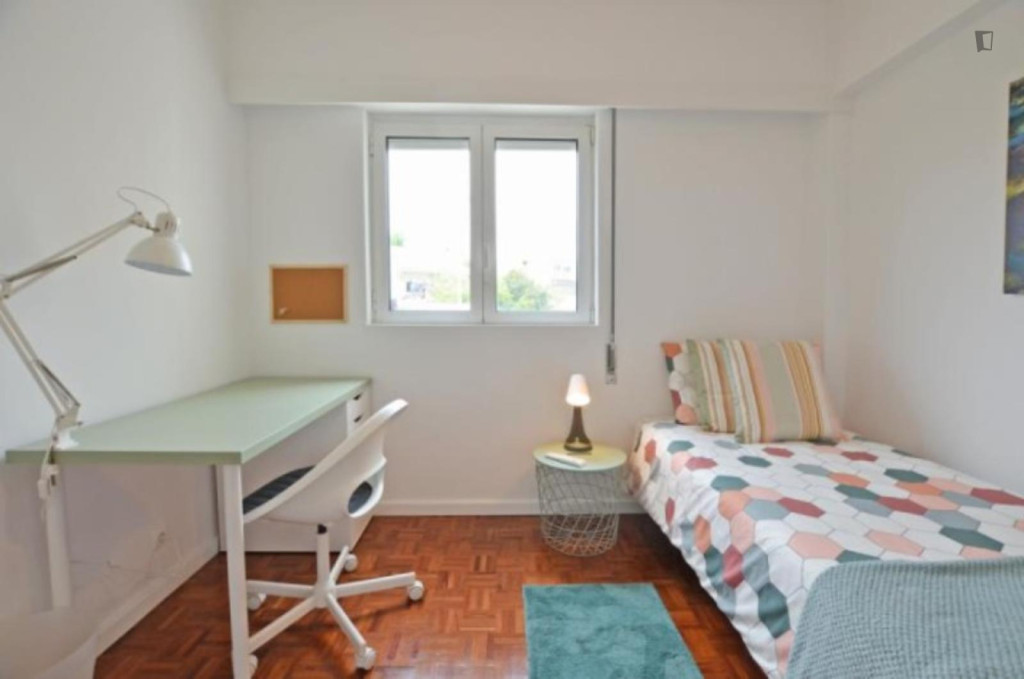 LOMB1X5 - Welcoming bedroom in Lombos, Carcavelos - Lisbonne - chambre - ImmoJeune
